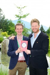 Veranstalter Wolfgang Falkner mit Keynote Christian Felber beim Naturkosmetikcamp 2015. Foto: Dirk Holst