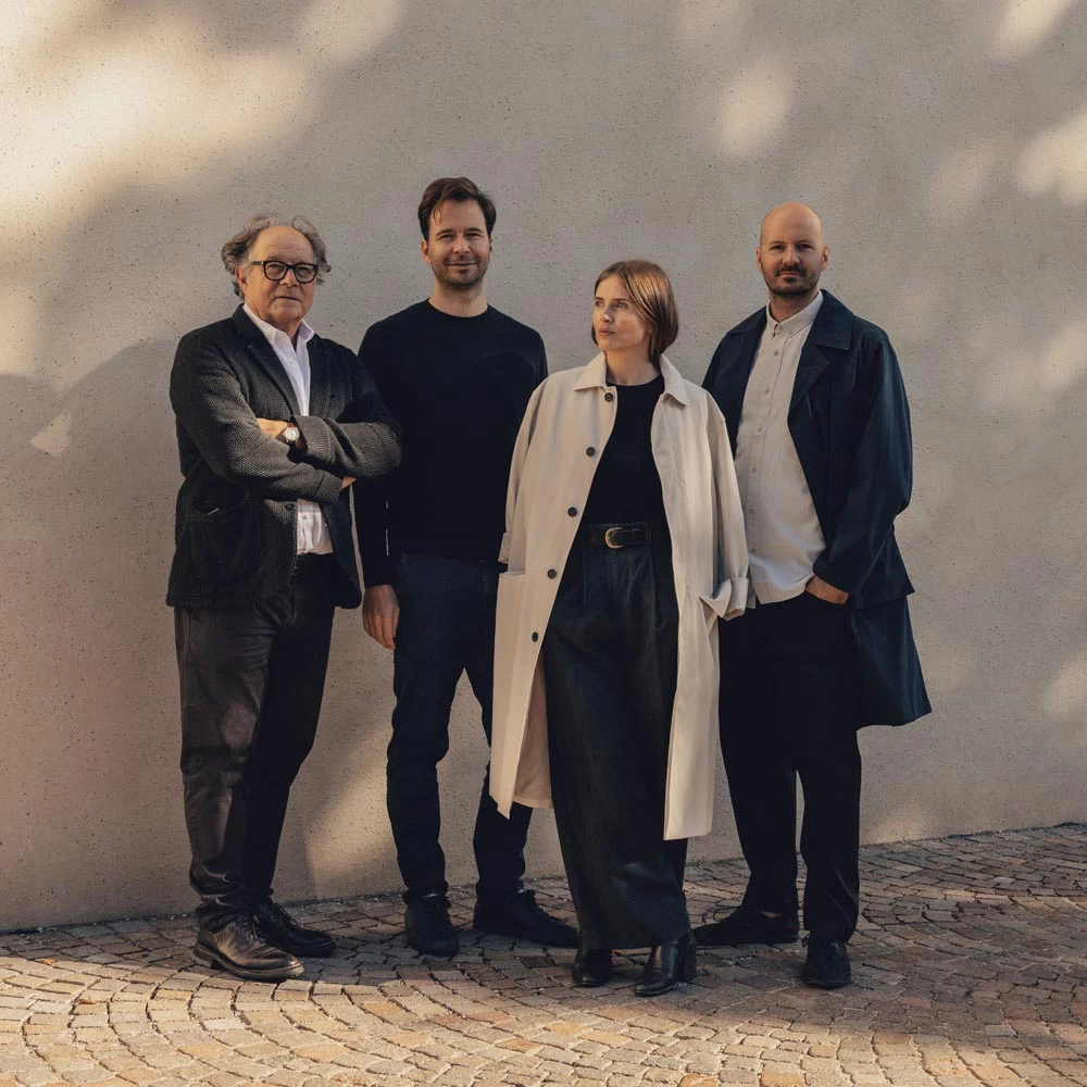 Gründer Dr. Joseph Franz mit seinen Kindern Viktor, Fabian und Lena. Foto: Team Dr Joseph