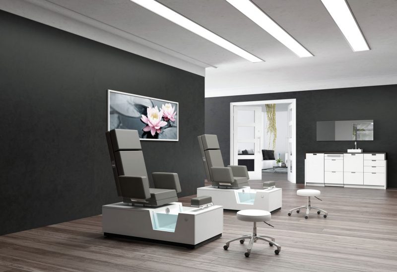 Der PediSpa Square ist ein echtes Multitalent und geeignet für Pediküre, Maniküre, Kosmetik, Make-up oder Haircare. Foto: Gharieni