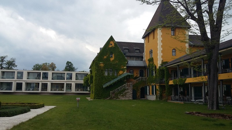 Neu- und Altbau im Schlosshotel Velden, Foto: Jeannine Hermann