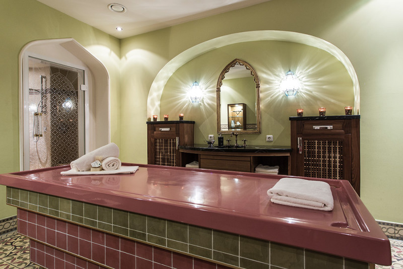 Im Alpen Hamam werden internationale Behandlungen neu interpretiert. Foto: (c) STOCK resort Finkenberg