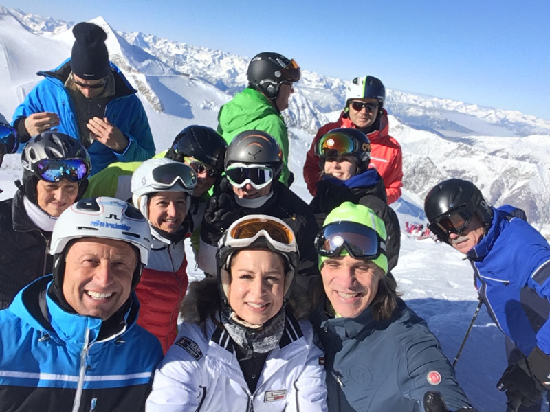 Die lustige Skitruppe mit Hans Enn und Frank Wörndl. Foto: Silvia Tichler