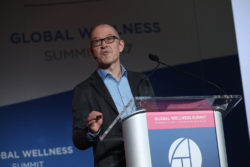 Die Keynote hielt Dr. David Bosshart, Trendforscher und CEO des Gottlieb Duttweiler Institutes. Foto: Global Wellness Summit