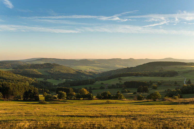 Künzell liegt in Osthessen im Vorland der Rhön mit dem UNESCO-Biosphärenreservat. Foto: Hessen Agentur