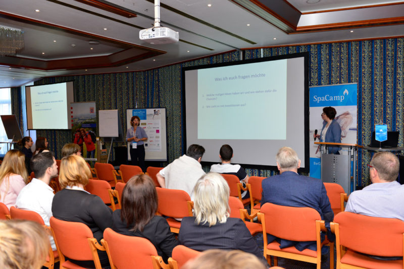 Martina Schumann und Claudia Köster in deren Session „Think out of the box 2.0“ beim SpaCamp 2018 in Hessen. Foto: SC/DH STUDIO, Dirk Holst