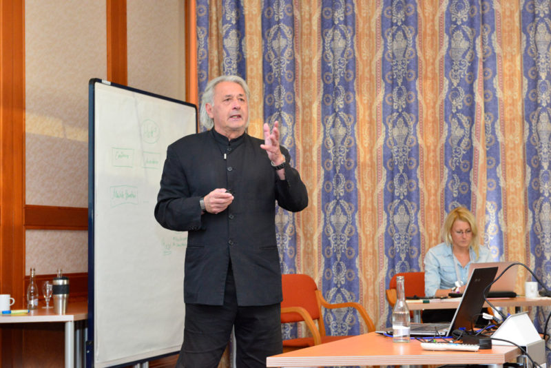 Joachim G. Hallwachs bei seiner Session beim SpaCamp 2018 in Hessen. Foto: SC/DH STUDIO, Dirk Holst