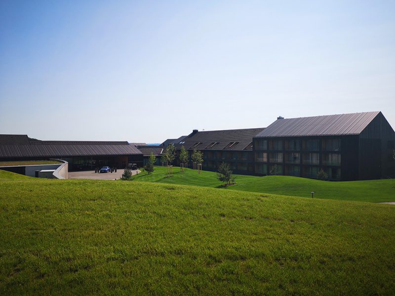 Die Umbauarbeiten des Öschberghof sind fertig und rundum ist auch schon alles grün. Foto: SpaCamp