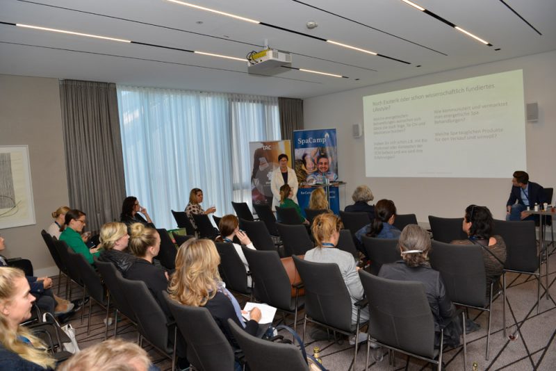 Austausch auf Augenhöhe in den Sessions beim SpaCamp 2019. Foto: DH STUDIO Köln, Dirk Holst