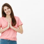 Beim diesjährigen SpaCamp ersetzen wir das Hände schütteln z.B. durch ein herzliches "Namasté". Foto: Adobe Stock/Cookie Studio