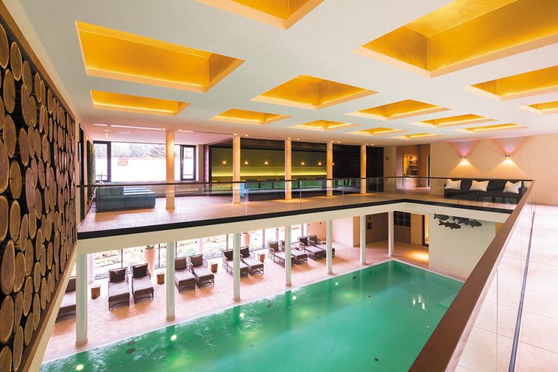 Auf 2.500 qm können die Gäste in eine entspannende Spa-Landschaft eintauchen. Foto: Ritter von Kempski Privathotels