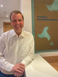Dr. Andreas Färber ist Arzt und Hotelier. Foto: Klosterhof