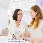Das Spa-Team - ein Ort der Generationen. Foto: Adobe Stock/Robert Kneschke