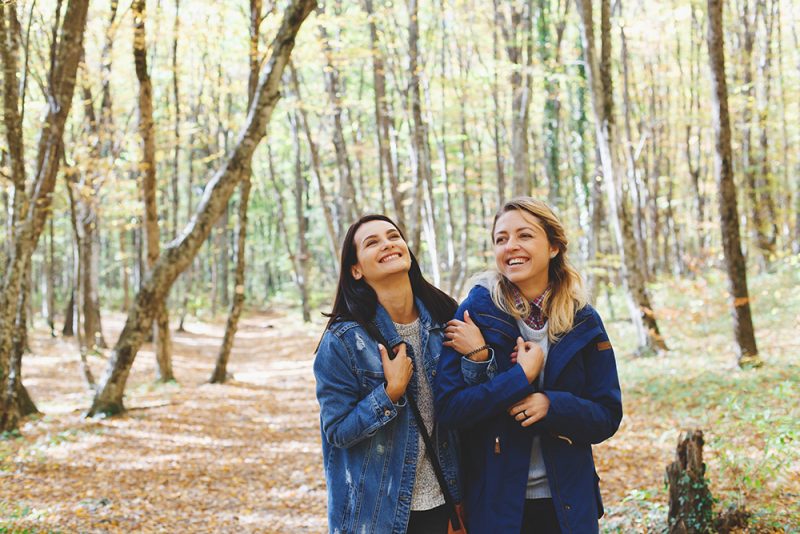 Raum, Zeit und Nähe mit lieben Menschen. Foto: AdobeStock/NesolenayaAleksandra