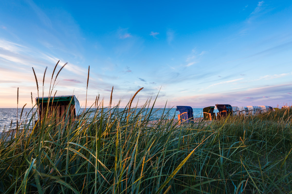 Die typischen Strandkörbe am Nordseestrand. Foto: Stephan Giesers