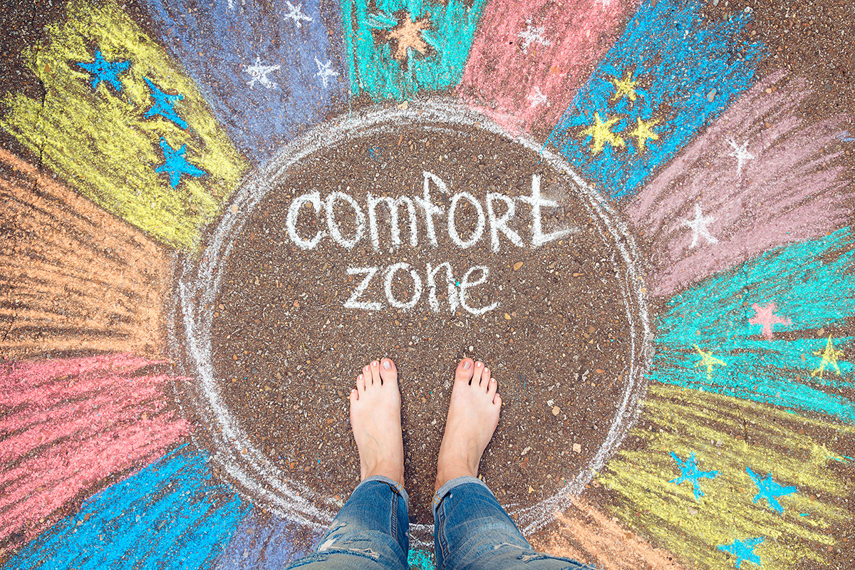 Junge Menschen tun sich leichter, ihre Comfort-Zone zu verlassen. Das kann für ältere auch inspirierend sein. Foto: AdobeStock/WindyNight