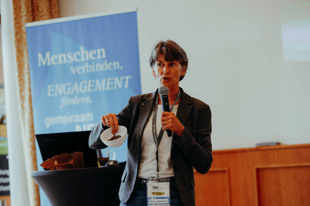Dr. Inez Linke von OceanWell beim SpaCamp. Foto: Jasmin Walter