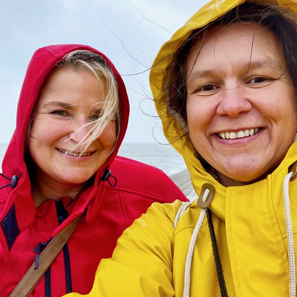 Catrin Stoppa und Tanja Klindworth bei der Pre-Convention-Tour im Wangerland beim SpaCamp 2022. Foto: Tanja Klindworth