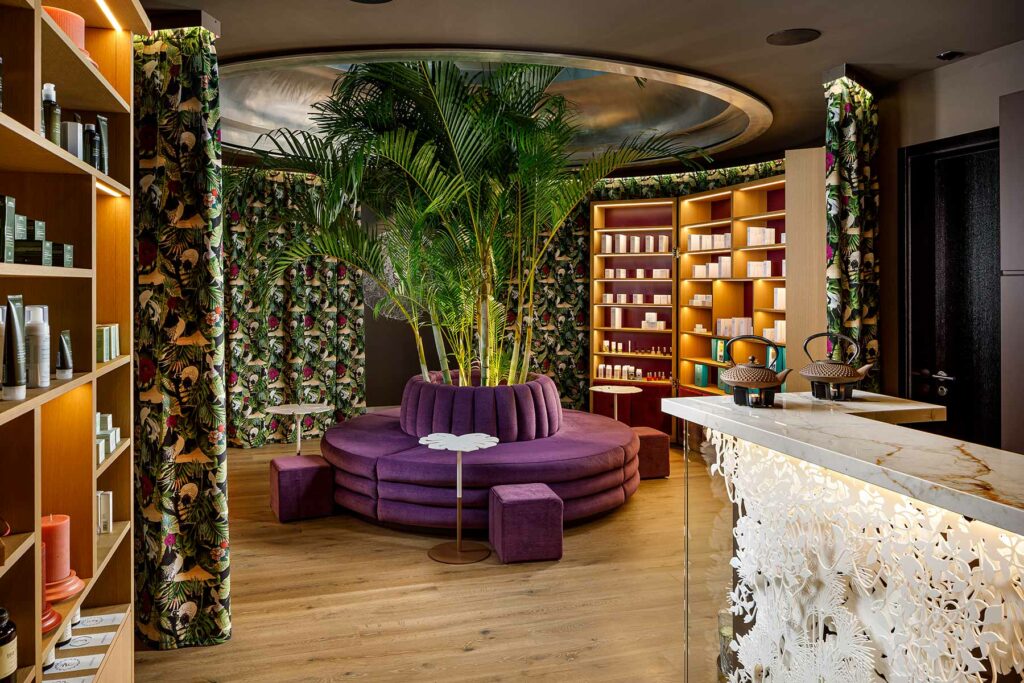 Der von APPIA realisierte Spa-Bereich des 5-Sterne-Hotels Giardino Ascona begeistert mit kräftigen Farben, filigranen Mustern und indirekter Beleuchtung. Foto: Giardino Ascona