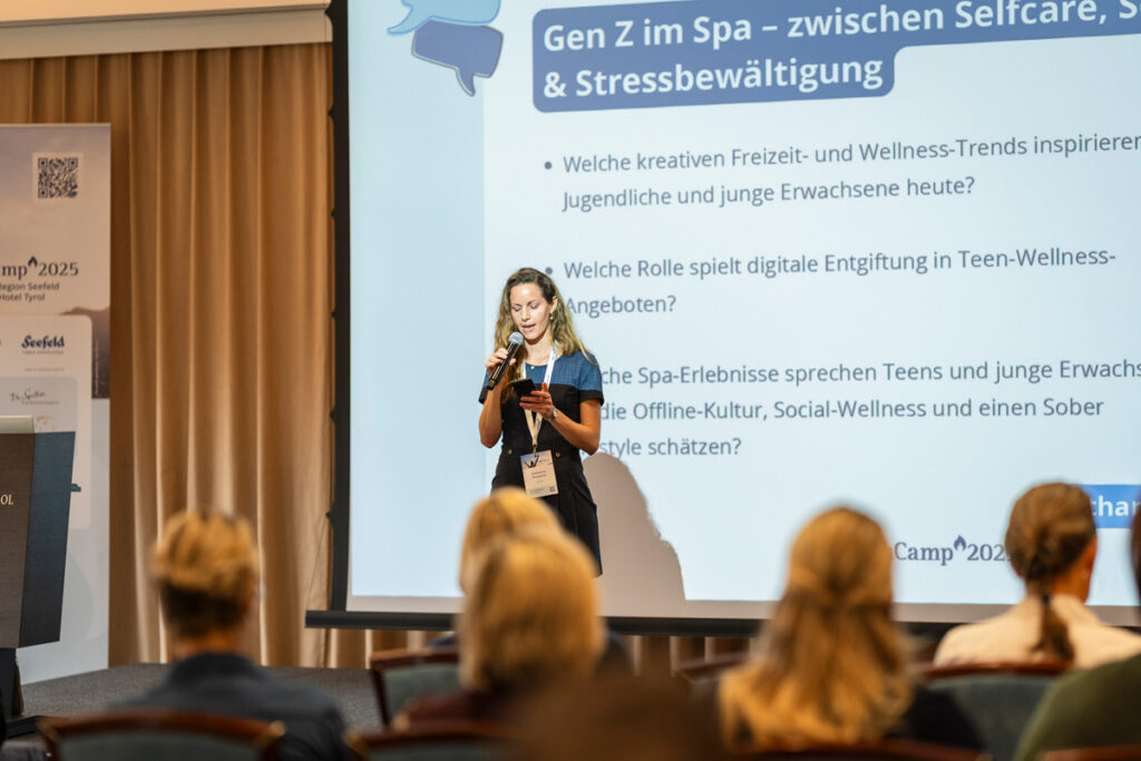 Diskussion „Gen Z im Spa“ mit Katharina Kniepeiss. Foto: SpaCamp/Lukas Geu