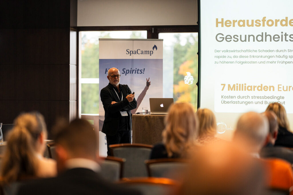 Wellness zwischen KI und ROI - mit Sven Huckenbeck. Foto: SpaCamp/Lukas Geu