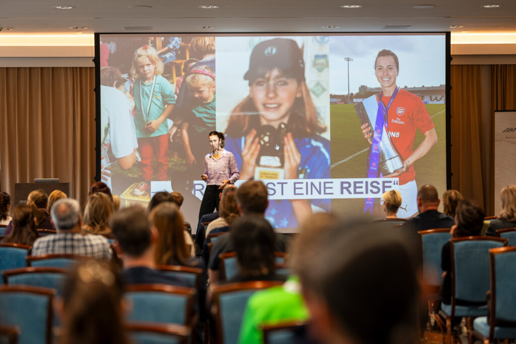 Ex-Profifußballerin Viktoria Schnaderbeck beim SpaCamp 2025. Foto: SpaCamp/Lukas Geu