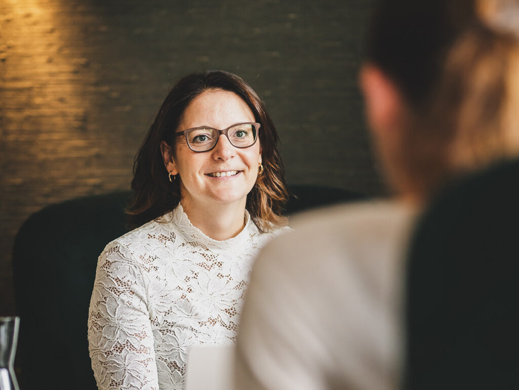 Bianka Bitter bei der Beratung. Foto: Stefanie Oberhauser