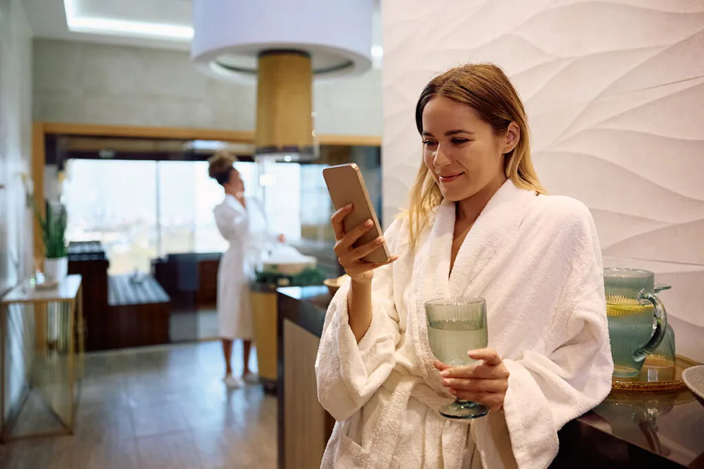 Intelligente Gästekommunikation rund um die Uhr. Foto: TAC/Ambreen - Freepik.com