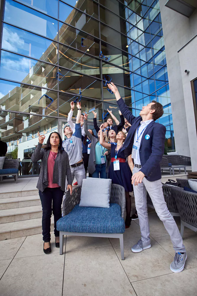 SpaCamp 2017, Team lässt die Brillen fliegen. Foto: SpaCamp / Jasmin Walter Photography