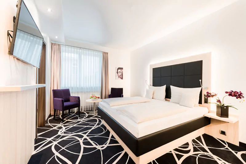 Dein Zimmer im Veranstaltungsort, dem Bäder Park Hotel der Sieben Welten Therme. Foto: Bäder Park HotelDein Zimmer im Veranstaltungsort, dem Bäder Park Hotel der Sieben Welten Therme. Foto: Bäder Park Hotel