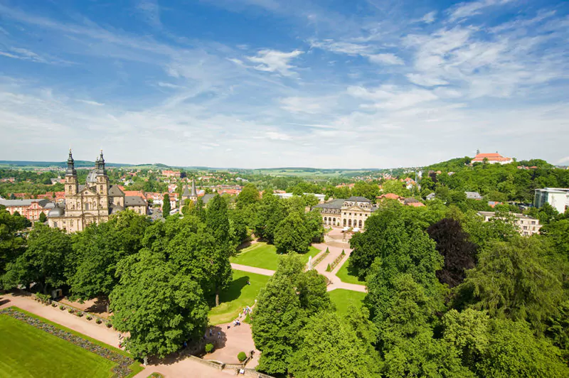 Panorama über den Fuldaer Dom sowie den Schlossgarten Orangerie. Foto: Hessen Agentur