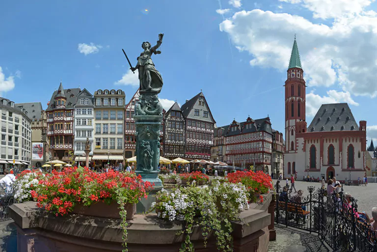 In Fulda trifft Barock auf Mittelalter. Foto: Tourismus+Congress GmbH Frankfurt