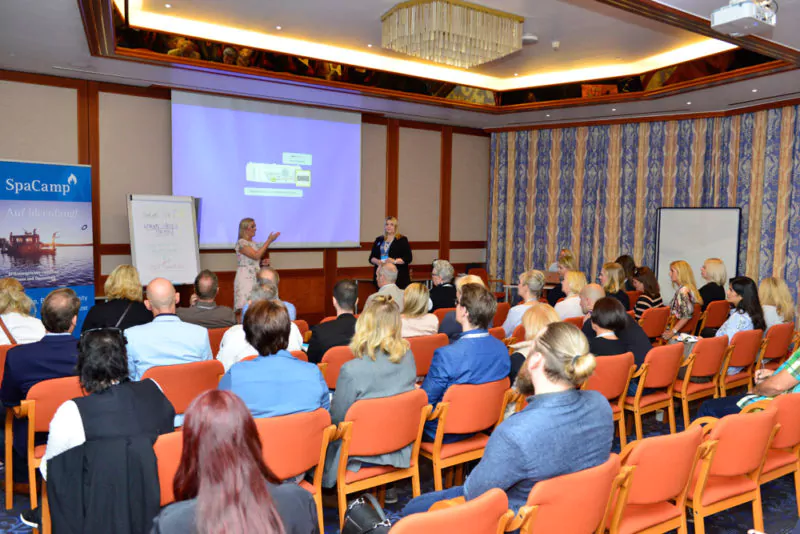 Marlis Minkenberg in ihrer Session beim SpaCamp 2018 in Hessen. Foto: SC/DH STUDIO, Dirk Holst