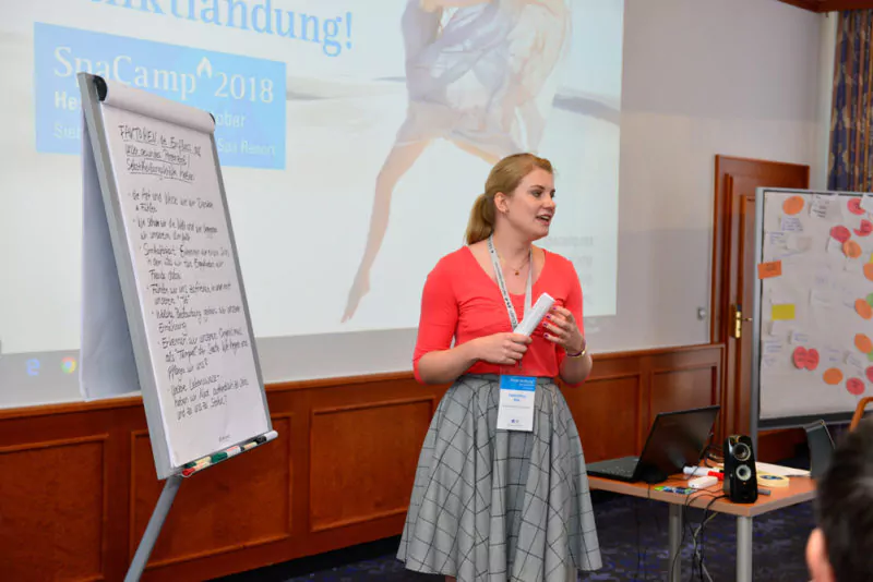 Cathrin Park bei ihrer Session zum Thema Salutogenese beim SpaCamp 2018. Foto: SC/DH STUDIO, Dirk Holst