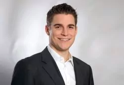Simon Kellerhoff ist beim IST-Studieninstitut im Fachbereich Wellness & Gesundheit beschäftigt. Foto: IST