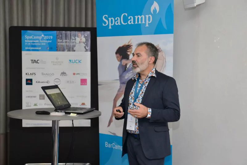 René Pier bei seiner Session "Ist Spa nur was für die Reichen und Schönen?" beim SpaCamp 2019. Foto: DH STUDIO Köln, Dirk Holst