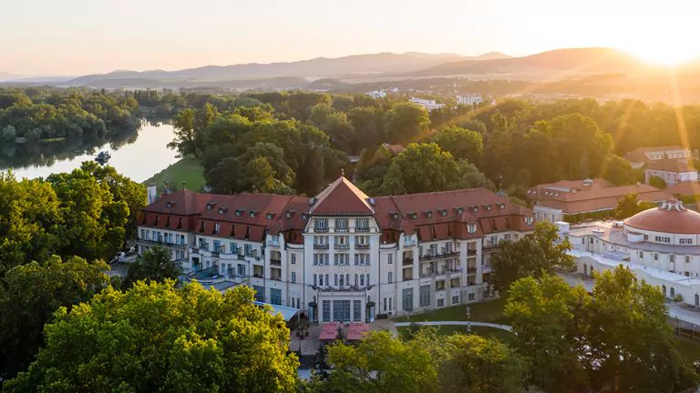 Interview mit Sven Huckenbeck, Ensana Health Spa Hotels. Auf dem Bild zu sehen ist das Cluster Piestany in der Slowakei, welches 6 Health Spa Hotels umfasst. Foto: by ensana