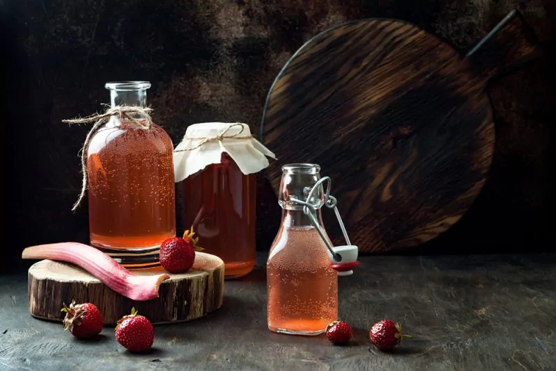 Kombucha kann ganz einfach selbst hergestellt werden. Foto: Adobe Stock/ sveta_zarzamora.