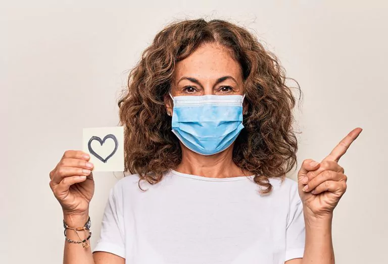 Dame mit Mundschutz. Foto: Adobe Stock/Krankenimages.com