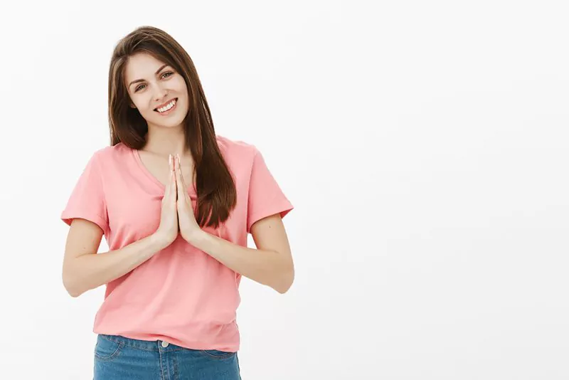 Beim diesjährigen SpaCamp ersetzen wir das Hände schütteln z.B. durch ein herzliches "Namasté". Foto: Adobe Stock/Cookie Studio