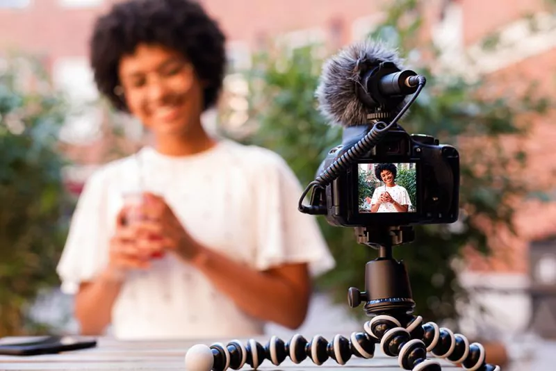 Online-Videos eignen sich für Basic-Schulungen besonders gut. Foto: Adobe Stock/Artem Varnitsin