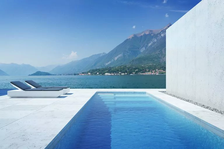 Beim Pool-Bau wird auch ein starker Fokus auf Nachhaltigkeit gelegt. Foto: Adobe Stock/auris