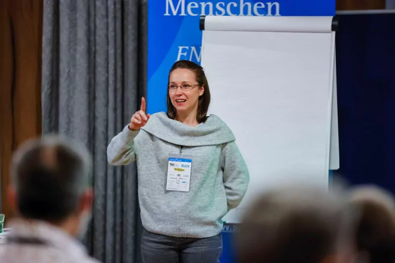 Nachhaltigkeit durch Reduktion auf das Wesentliche! Jeannine Hermann von der Standortagentur Tirol; Foto: Jasmin Walter Photography