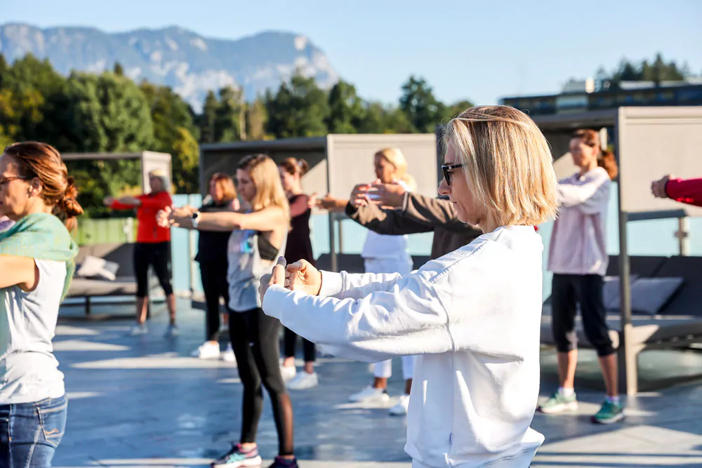 Qi-Gong auf der Skyterrasse. Foto: Jasmin Walter