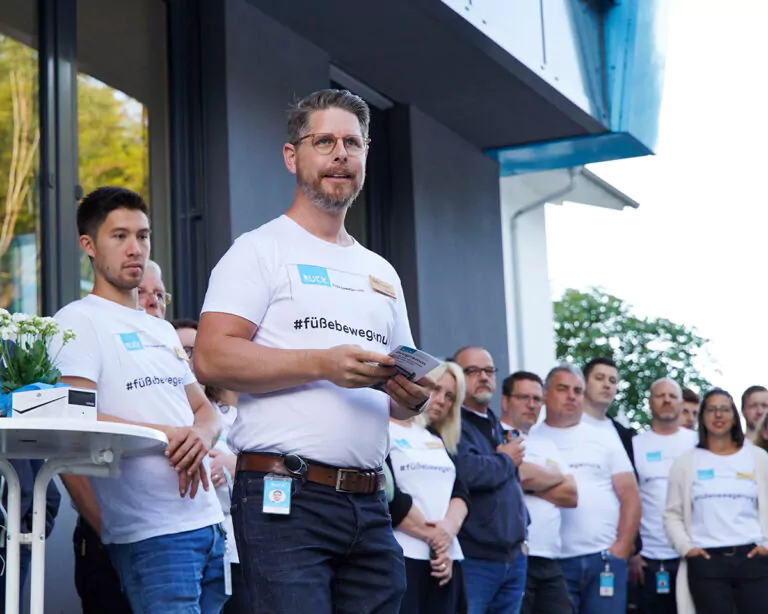 Simeon Ruck bei der eigenen Hausmesse mit seinem Team. Foto: HELLMUT RUCK GmbH