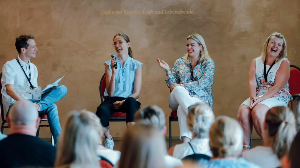 Diskussionsrunde mit den Spa-Managerinnen beim SummerCamp 2022. Foto: Jasmin Walter