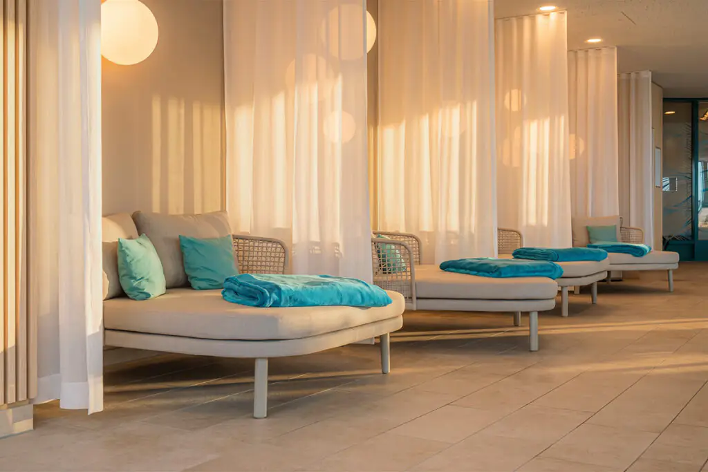 Daybeds im Hotel Neptun. Foto: Hotel Neptun