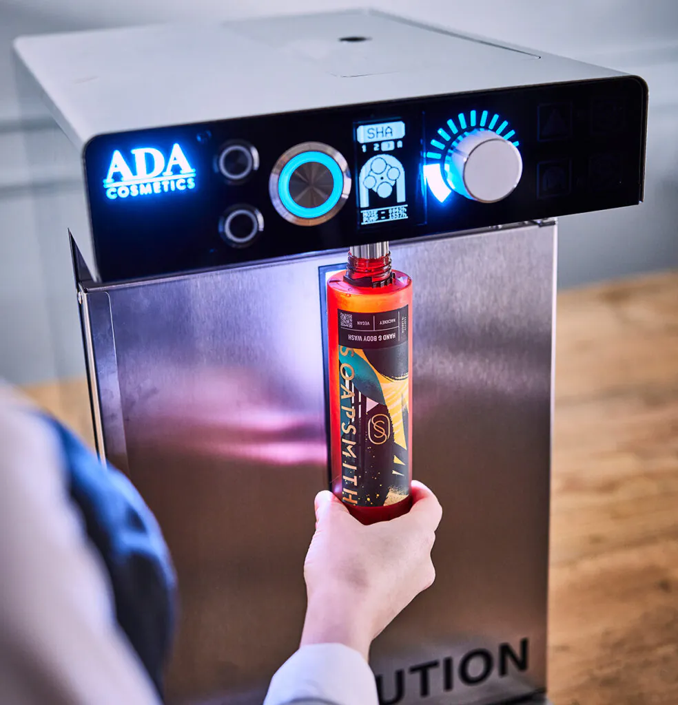 Die Refillution, das weltweit erste automatisierte Nachfüllsystem für Hotelkosmetik. Foto: ADA Cosmetics