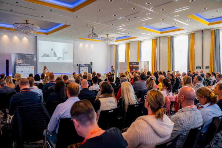 Der Ballsaal im Schloss Fleesensee - hier fanden die großen SpaCamp-Sessions statt. Foto: SpaCamp/Lukas Geu