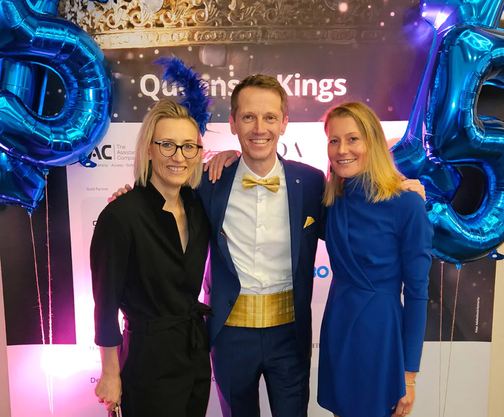 Wolfgang Falkner mit Lisa-Marie Stangier und Melanie Almer. Foto: SpaCamp