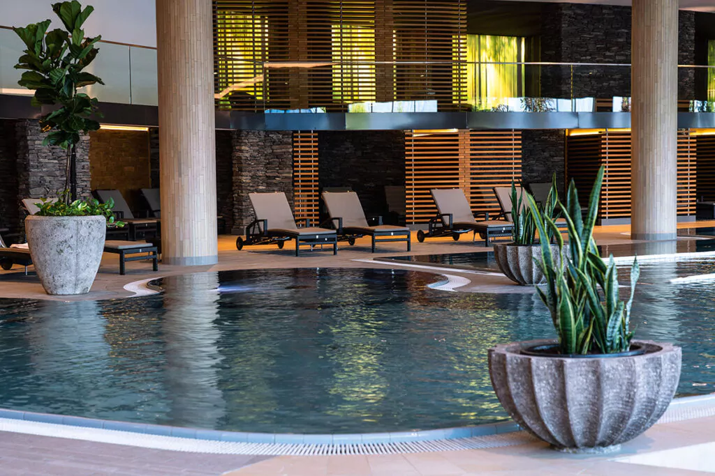 Der Indoor-Pool im Interalpen-Hotel Tyrol. Foto: Interalpen-Hotel Tyrol
